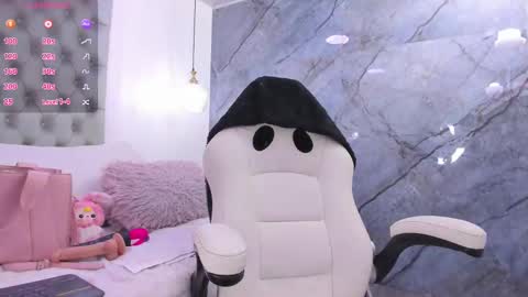  Aaliyah  online show from September 17, 8:40 pm