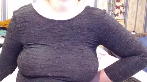 Snapshot of aamarillis chatting on September 20, 7:01 pm NINA online show from September 20, 7:01 pm