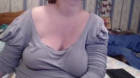 Snapshot of aamarillis chatting on October 17, 6:33 pm NINA online show from October 17, 6:33 pm