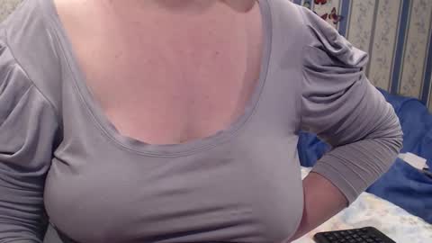 Snapshot of aamarillis chatting on October 3, 12:38 am NINA online show from October 3, 12:38 am