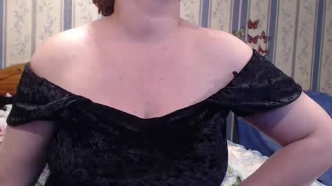 Snapshot of aamarillis chatting on October 20, 6:44 pm NINA online show from October 20, 6:44 pm