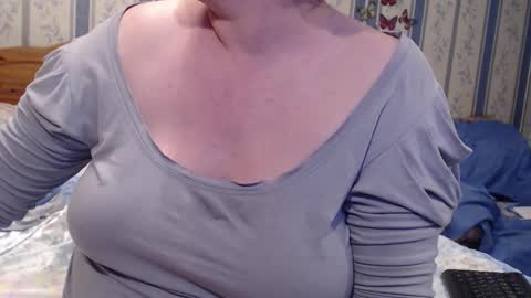 Snapshot of aamarillis chatting on October 11, 7:57 am NINA online show from October 11, 7:57 am