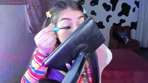 Snapshot of abbie_senjen chatting on October 31, 6:26 am April online show from October 31, 6:26 am