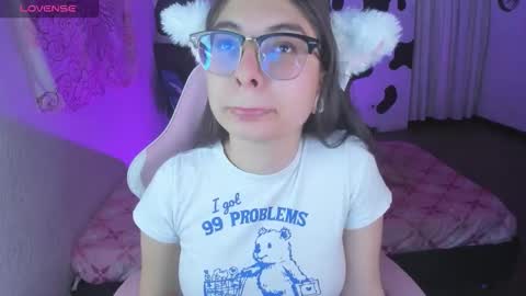 Snapshot of abbie_senjen chatting on September 22, 3:49 am April online show from September 22, 3:49 am