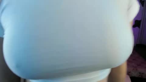 Snapshot of abbie_senjen chatting on September 16, 4:31 am April online show from September 16, 4:31 am