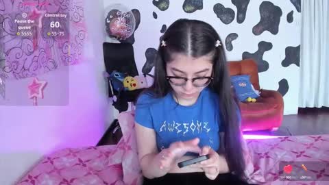 Snapshot of abbie_senjen chatting on October 12, 5:04 pm April online show from October 12, 5:04 pm