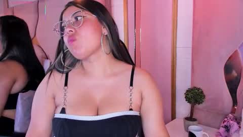 abbiejones_ online show from November 18, 1:01 pm