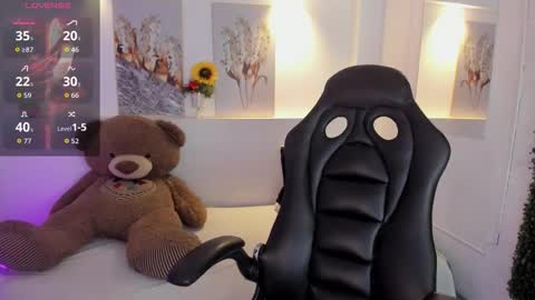 Abby  online show from November 24, 8:22 pm