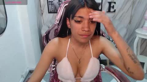 Snapshot of abby_skinny_b chatting on September 16, 8:17 pm abby online show from September 16, 8:17 pm