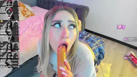 Snapshot of abby_stonee_ chatting on September 10, 4:01 am Abby online show from September 10, 4:01 am
