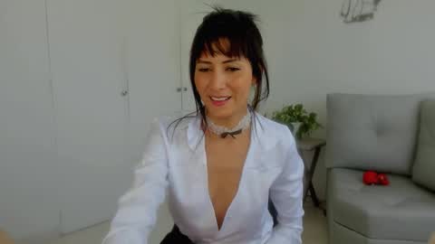 Laura  online show from September 23, 6:50 pm