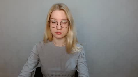 Abby Lovense is active online show from December 3, 8:25 am