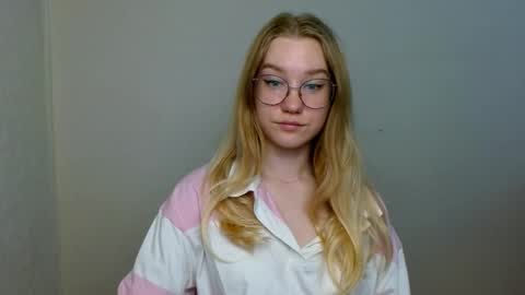 Abby Lovense is active online show from November 18, 11:33 am