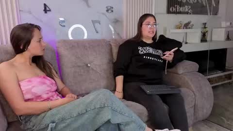 abella_as_ online show from April 24, 2:20 pm