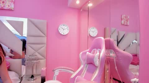 milk girl online show from November 27, 4:04 am