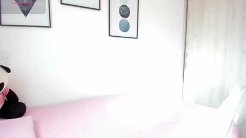 Snapshot of abigail_w chatting on December 18, 1:02 pm abigail online show from December 18, 1:02 pm