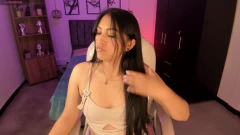 Snapshot of abiigaiil_ chatting on March 10, 8:23 pm Abigail online show from March 10, 8:23 pm