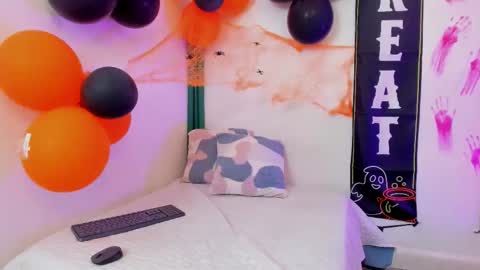 Abriil online show from October 31, 4:25 am