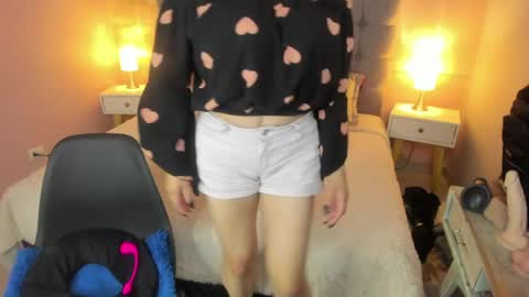 Abril 777 online show from March 28, 11:36 pm