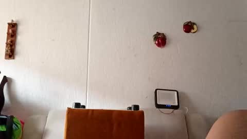 abril_9803 online show from September 15, 10:06 pm