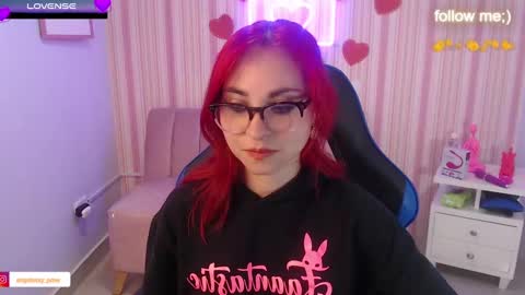 Snapshot of abril_ch_ chatting on March 7, 10:56 am abril_ch_ online show from March 7, 10:56 am