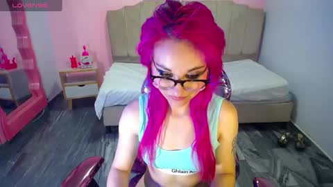 Snapshot of abril_ch_ chatting on September 22, 3:21 pm abril_ch_ online show from September 22, 3:21 pm