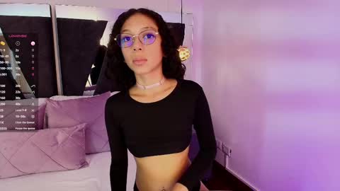 Snapshot of abril_lee__ chatting on March 5, 8:12 pm Abril online show from March 5, 8:12 pm