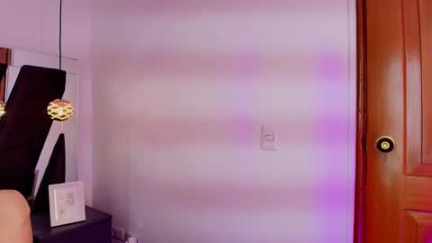 Snapshot of abril_lee__ chatting on March 6, 8:59 pm Abril online show from March 6, 8:59 pm