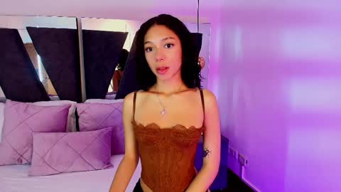 Snapshot of abril_lee__ chatting on March 2, 8:03 pm Abril online show from March 2, 8:03 pm