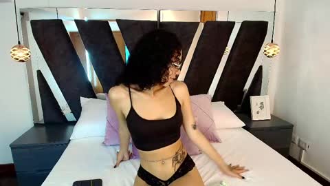 Snapshot of abril_lee__ chatting on January 31, 7:40 pm Abril online show from January 31, 7:40 pm