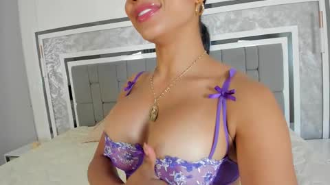 Snapshot of abril_victoria chatting on September 27, 2:19 am Abril Victoria online show from September 27, 2:19 am