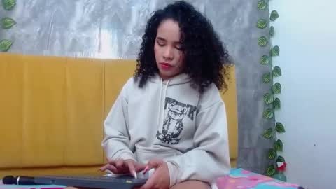 Snapshot of abrilcolscm101cm chatting on September 9, 3:06 am Abrilcols online show from September 9, 3:06 am