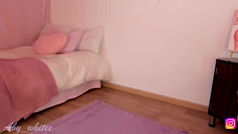 Snapshot of aby_whitee chatting on October 9, 4:27 am Aby online show from October 9, 4:27 am