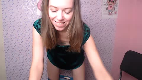 Snapshot of adamais_ chatting on December 8, 7:05 am adamais_ online show from December 8, 7:05 am