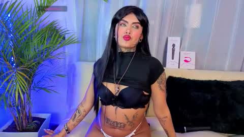 Snapshot of adamsniki chatting on September 19, 2:32 am adamsniki online show from September 19, 2:32 am