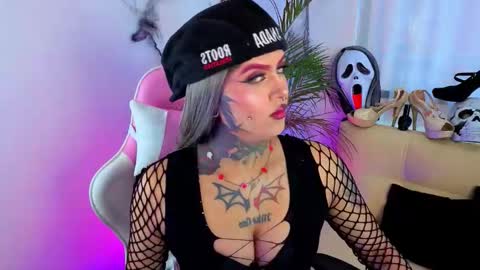 Snapshot of adamsniki chatting on October 23, 4:13 pm adamsniki online show from October 23, 4:13 pm