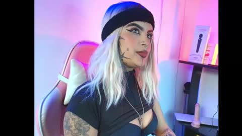 Snapshot of adamsniki chatting on September 9, 1:05 am adamsniki online show from September 9, 1:05 am