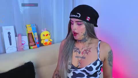 Snapshot of adamsniki chatting on September 21, 4:00 am adamsniki online show from September 21, 4:00 am