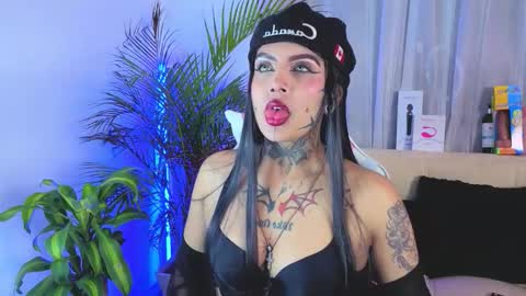 Snapshot of adamsniki chatting on September 30, 2:39 am adamsniki online show from September 30, 2:39 am