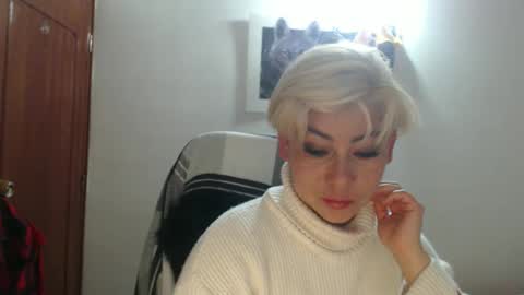 Snapshot of adan_romanoff chatting on October 16, 7:44 am adan_romanoff online show from October 16, 7:44 am