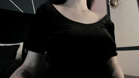 Snapshot of adeelinee chatting on December 23, 7:41 pm Ade online show from December 23, 7:41 pm