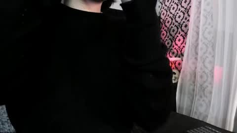 Snapshot of adeelinee chatting on October 3, 8:14 pm Ade online show from October 3, 8:14 pm