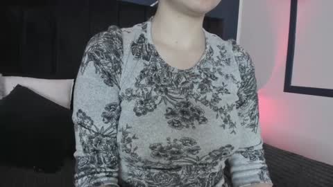 Snapshot of adeelinee chatting on December 11, 8:07 pm Ade online show from December 11, 8:07 pm