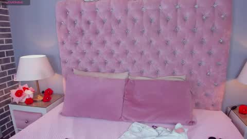 Snapshot of adelainebest chatting on February 22, 5:02 am Adelaine online show from February 22, 5:02 am