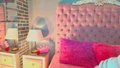 Snapshot of adelainebest chatting on October 4, 6:19 am Adelaine online show from October 4, 6:19 am