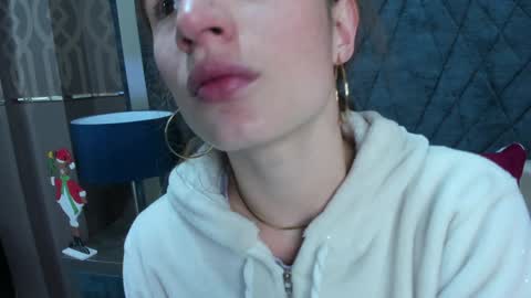 Snapshot of adelainebest chatting on December 22, 5:01 am Adelaine online show from December 22, 5:01 am