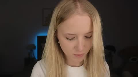 Adele online show from March 29, 9:03 pm