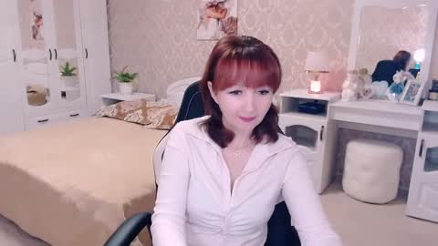 AdeleMoran online show from February 1, 8:05 pm