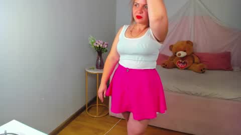AdeleRavelle online show from July 7, 6:47 am