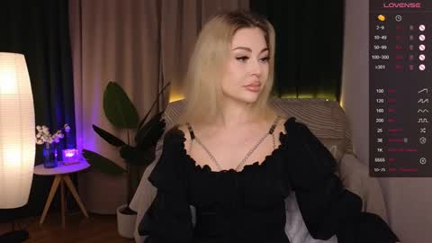 Snapshot of adeleroberts chatting on January 22, 12:27 pm Adele online show from January 22, 12:27 pm